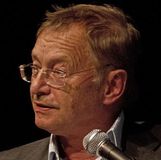 Micha Brumlik: Umkämpftes Vergessen, Buch