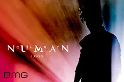 "N U M A N 1000" in weißen Buchstaben. Silhouette einer Person vor einem bunten Hintergrund mit BMG-Logo.