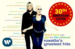 "30th Anniversary Edition" in Rot. "Don’t Bore Us – Get To The Chorus! Roxette’s Greatest HHits" in Blau und Gelb. Zwei Personen.
