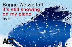 Text: "Bugge Wesseltoft it's still snowing on my piano live". Illustration eines blauen Pianos mit Schneeflocken.