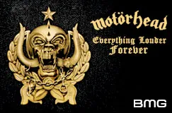 "Motörhead, Everything Louder Forever." Ein goldenes Logo mit einem schädelartigen Gesicht und großen Stoßzähnen.