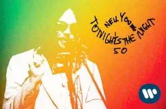 Handgeschriebener Text: "Neil Young, Tonight's the Night 50". Illustration mit buntem, verrauschten Hintergrund und Logo unten rechts.