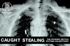 "CAUGHT STEALING - The Original Motion Picture Soundtrack." X-Ray-Aufnahme eines Brustkorbs. Links oben ein Logo.