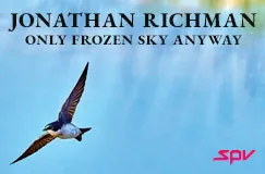 Text: "Jonathan Richman, Only Frozen Sky Anyway." Eine Schwalbe fliegt vor blauem Himmel. Unten rechts ein rotes Logo.