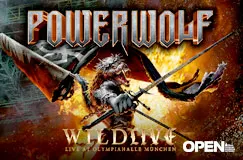 POWERWOLF, WIDLIVE, LIVE IN DER OLYMPIAHALLE MÜNCHEN auf dramatischer Illustration mit Wolf, Flammen und Flagge.