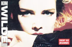 Text: "KIM WILDE CLOSE", "CHERRY RED RECORDS". Nahaufnahme eines Gesichts, nachdenklich mit Arm vor dem Mund.