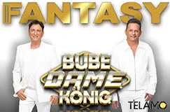 Der Text "FANTASY" oben und "Bube Dame König" mittig. Zwei Männer in weißen Anzügen stehen nebeneinander. Unten rechts "TELAMO".