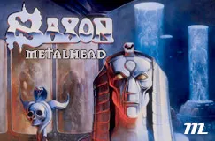"Saxon Metalhead" oben links, darunter futuristische, robotische Gesichter in blauem Licht.