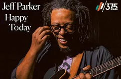 Links steht „Jeff Parker Happy Today“. Ein lachender Mann mit Brille hält eine Gitarre. Oben rechts ein Logo.