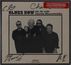 "BLUES NOW GA-20 with Charlie Musselwhite". Vier Personen, schwarz-weiß, unterschrieben. Oben rechts rotes Textfeld.