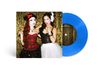 Text: "Side A: Expectations (feat. Chappell Roan)." Zwei Frauen vor goldenem Hintergrund, eine mit rotem Tartan-Outfit. Blaue Schallplatte.