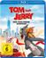 "Tom und Jerry: Der verlorene Kompass. Nur im Kino." zeigt Tom und Jerry vor einer Stadt, ein Kompass und rotes Band.