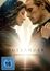 "OUTLANDER", "DIE KOMPLETTE ACHTE SEASON", "VORLÄUFIGES COVER". Zwei Personen stehen sich nahe gegenüber, Licht strahlt hinter ihnen.