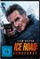 „Ice Road: Vengeance“, Liam Neeson mit Pistole, verschneite Landschaft, gebrochener Spiegel, Altersfreigabe 16.