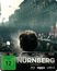 „NÜRNBERG“, „Russell Crowe ist Hermann Göring“. Drei Männer in Militäroberteilen. Gerichtssaal im Hintergrund.
