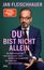 "Jan Fleischhauer, SPIEGEL Bestseller-Autor, DU BIST NICHT ALLEIN. Ein Mann im Anzug sitzt, Hintergrund in Türkis."