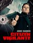 Text: „ARMIE HAMMER CITIZEN VIGILANTE“. Ein Mann in einem schwarzen Mantel hält eine Pistole. Hintergrund: Wolkenkratzer., Blu-ray Disc