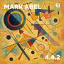 "MARK ABEL", "4.4.2" in Weiß über abstrakte, geometrische Formen auf gelbem Hintergrund mit Farbflächen und Linien.