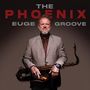 Die Worte "THE PHOENIX, EUGE GROOVE" sind groß geschrieben. Ein Mann im Anzug hält ein Saxophon und lächelt., CD