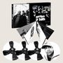 Text: "stakes is high", "de la soul". Ein schwarz-weißes Album-Set mit mehreren Schallplatten und Fotos., 4 LPs