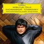 "Nobuyuki Tsujii, Rachmaninoff, Tchaikovsky, Royal Liverpool Philharmonic Orchestra, Domingo Hindoyan" auf gelbem Logo; Mann auf Holzfußboden., CD