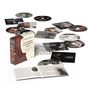 "STEVEN ISSERLIS plays THE MARQUIS DE CORBERON CELLO." Box mit CDs und einem geöffneten Booklet auf unscharfem Hintergrund., 10 CDs
