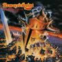 "Armored Saint" und "Raising Fear" in auffälligen Farben. Illustration: Gigantischer Helm zerstört eine Stadt bei Nacht.