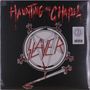 "Haunting the Chapel" in blutroter Schrift oben, darunter ein zentrales kreisförmiges Logo mit "Slayer" in der Mitte.