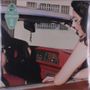 Text: "DEAFHEAVEN - LONELY PEOPLE WITH POWER". Frau beugt sich in ein Auto, rote Innenverkleidung, moderne Umgebung., 2 LPs