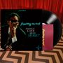 „Jimmy Scott: Doesn’t Love Mean More?“ zeigt ein Albumcover mit einer nachdenklichen Person im Anzug vor rotem Vorhang., LP