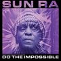 "Sun Ra", "Do the Impossible". Ein markantes Porträt in Violetttönen eines Mannes mit Kopfbedeckung, umgeben von Strahlen., 2 CDs und 1 Blu-ray Disc