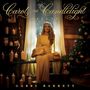 "Carols and Candlelight Deluxe" und "Gabby Barrett" in goldener Schrift, eine Frau in gelbem Kleid umgeben von Kerzen., LP