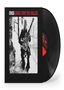 "GYASI SONGS FROM THE HOLLER" in rot, Person mit Gitarre auf Holzveranda, schwarz-weiß, lange Haare, Zigarette im Mund., LP