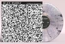 "BLACK MARBLE" und "A Different Arrangement" sind oben auf einem schwarz-weiß gemusterten Albumcover. Vinyl daneben., LP