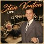 "Stan Kenton LIVE". Ein lachender Mann dirigiert ein Orchester auf einer Bühne. Er trägt einen nadelgestreiften Anzug., 3 CDs