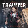 Der Text "Alpentainer Trauffer" und "HEUBODE". Ein Mann in Tracht lächelt und hält eine Säge, umgeben von alpinen Symbolen., CD