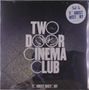 Text: "TWO DOOR CINEMA CLUB", "TOURIST HISTORY". Schwarzer Hintergrund, Katze im Bild, geometrisches Fliesenmuster., LP