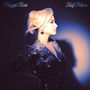 Texte: "Maggie Rose", "Half Moon". Eine elegante Frau im Profil vor blauem Hintergrund, trägt ein glitzerndes Kleid.