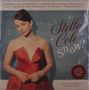 Text: "Stella Cole Snow! Limited Edition 180g Red Vinyl". Frau im roten Kleid vor blauem Hintergrund mit Schneeflocken.