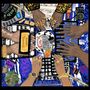 Illustration mit Händen, die Musikinstrumente bedienen. Worte: "Hip-Hop", "Jazz", "Neo-Soul", "Funk Music", "Golden Samples"., LP