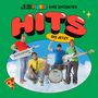 "Hits bis jetzt" in großen Buchstaben, darunter eine fröhliche Band mit Instrumenten vor wolkigem Hintergrund, Pizzastück in der Ecke., CD