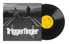 "Triggerfinger" in großen Buchstaben. Zwei Männer im Anzug auf einer Straße, im Hintergrund eine Stadtansicht., LP