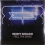 "Benny Benassi, Feel the Bass"; bläuliches Bühnenlicht, schemenhaftes Publikum, betont elektronische Atmosphäre., 2 LPs