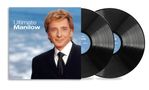 "Ultimate Manilow" erscheint auf einem Albumcover neben zwei Schallplatten. Ein Mann im Anzug lächelt freundlich., 2 LPs