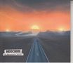 „INDOCHINE, LES NOUVEAUX SOLEILS“. Eine lange Straße führt zu drei Sonnen hinter einem Berg unter orangefarbenem Himmel., Maxi-CD