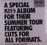 „A Special KISS Album for Their Summer Tour Featuring Cuts for All Formats.“ Schwarzer Text auf weißem Hintergrund., Single 12"