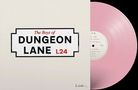 "The Boys of DUNGEON LANE L24" auf einem Albumcover mit einer rosa Schallplatte., LP
