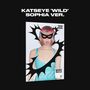Text: KATSEYE 'WILD' (Sophia ver.). Der Hintergrund ist grau mit einem schwarzen Rechteck darunter., 1 CD und 1 Buch