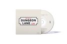"The Boys of DUNGEON LANE L24" steht auf einem CD-Cover, das eine Straße imitiert. Eine CD mit Logo ist teilweise sichtbar., CD