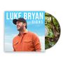 „LUKE BRYAN SIGNS“ steht in großen weißen Buchstaben. Ein Mann mit schwarzer Kappe und Bart trägt ein orangefarbenes Hemd., CD